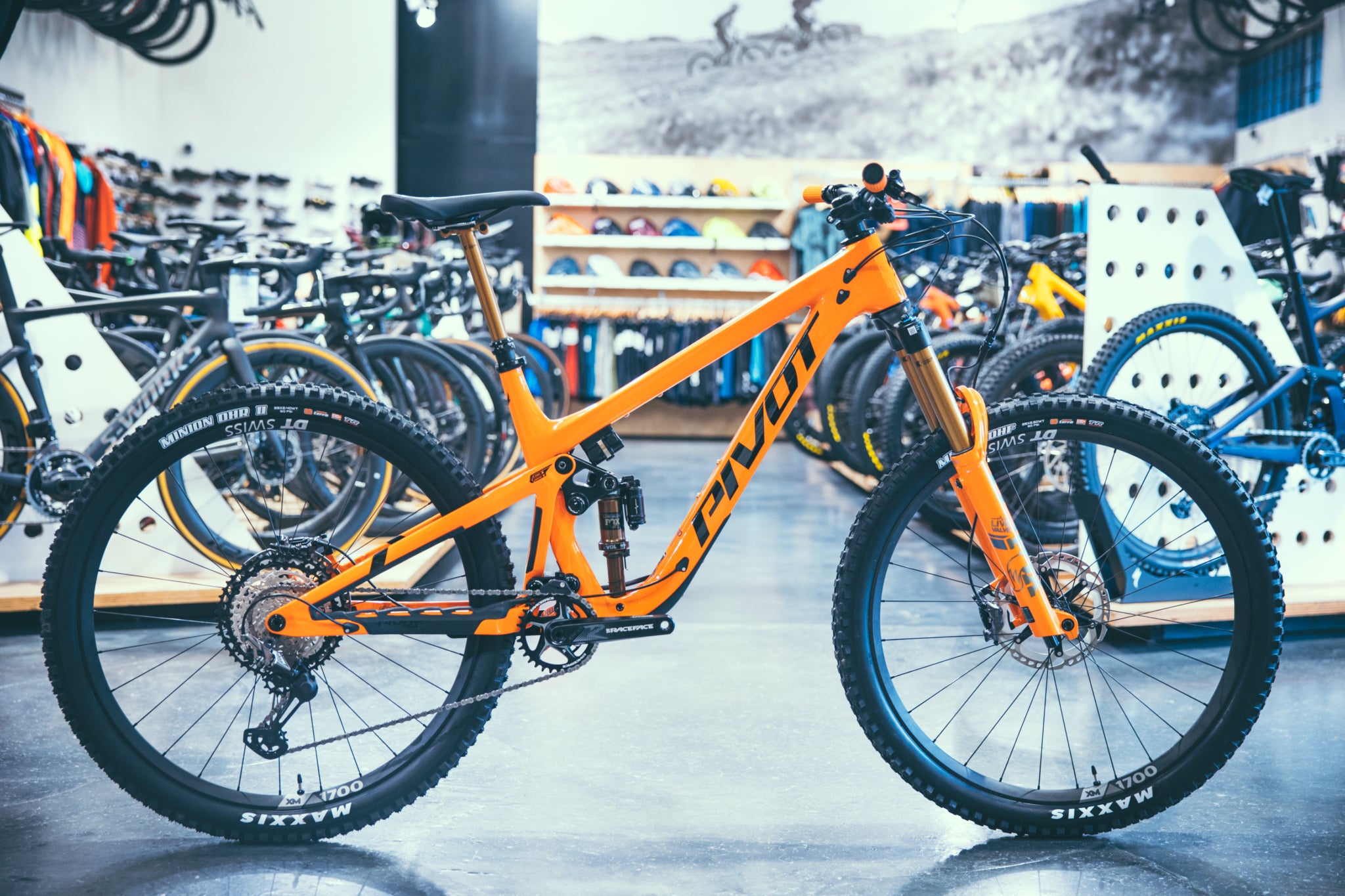 Pivot Firebird Is a Big Travel Enduro Bike That Likes to Climb