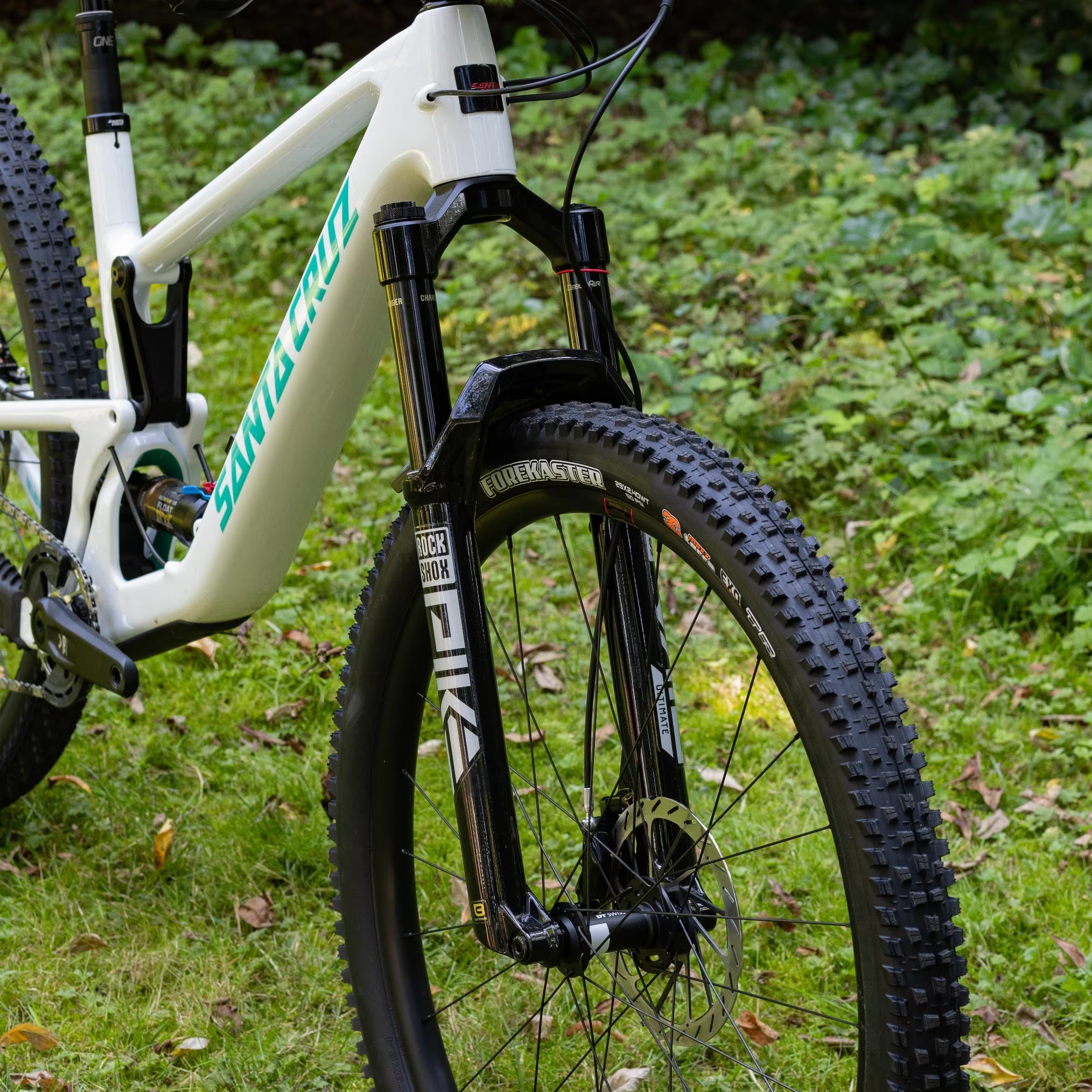 Santa-Cruz-Tallboy-SRAM-90-Custom-Fork.avif