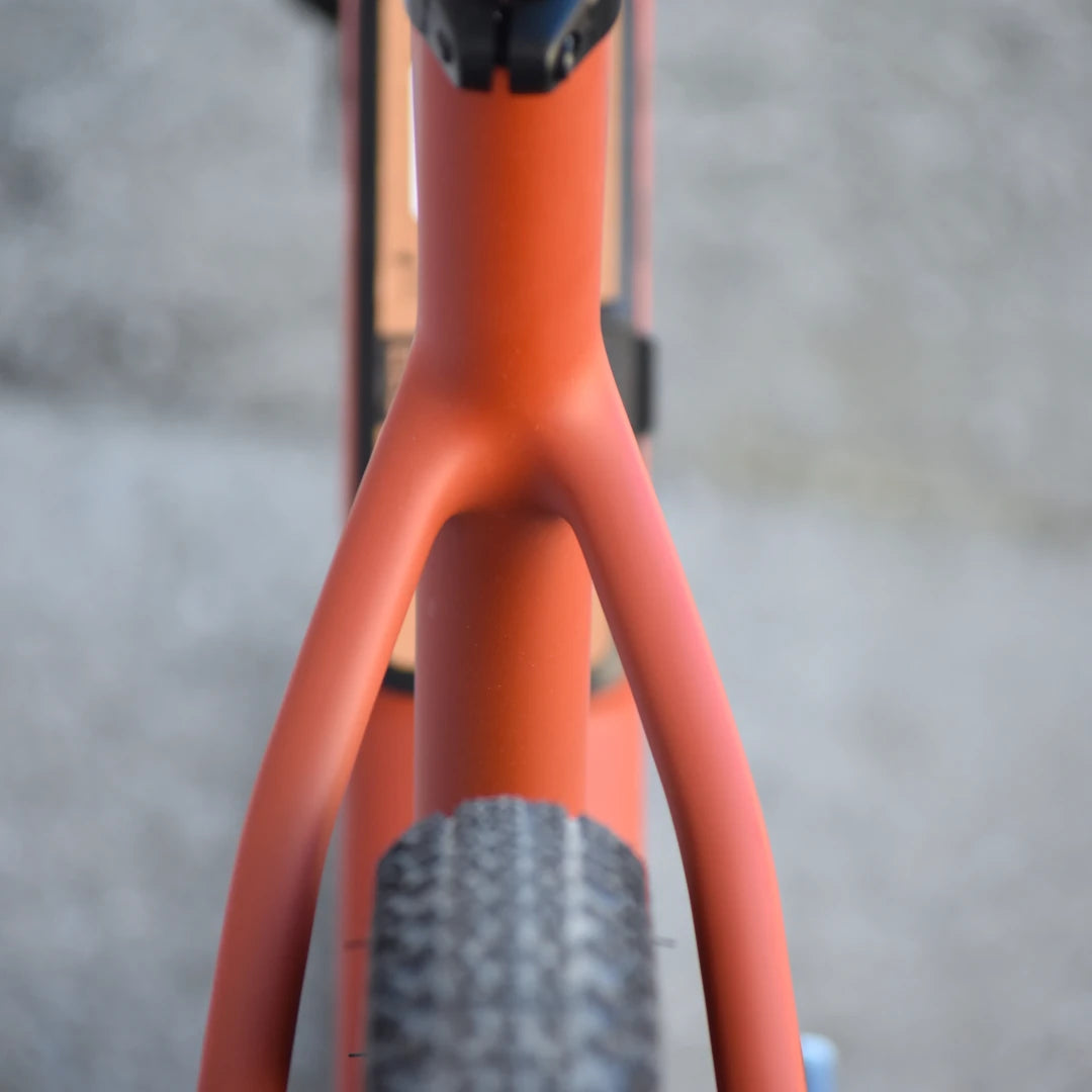 700x50c tire clearance on the rear triangle of the Santa Cruz Stigmata