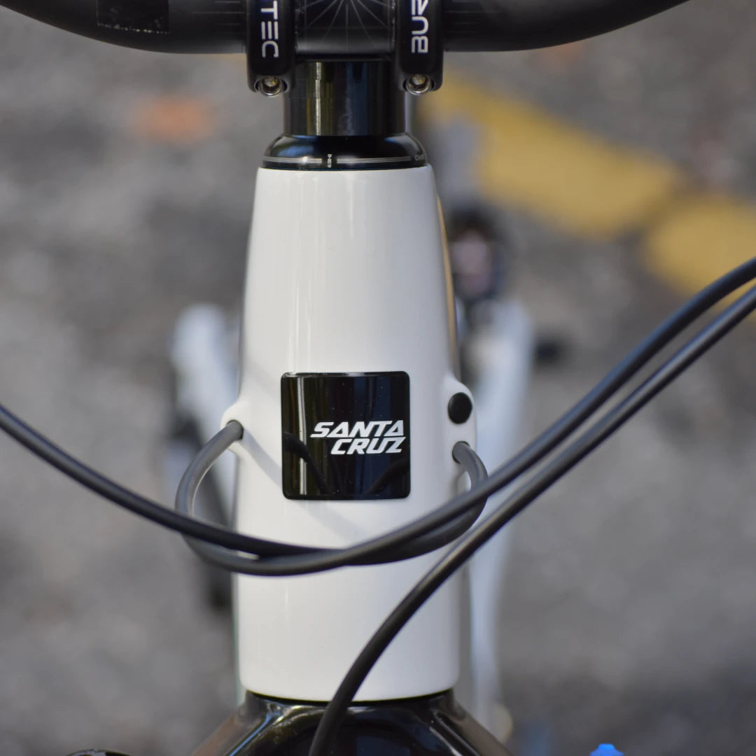 Santa Cruz Tallboy head tube bade - gloss white